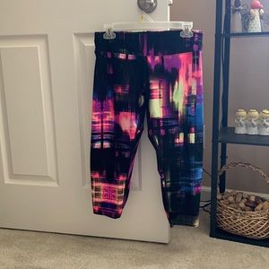 Colorful workout cropped pants. Size L